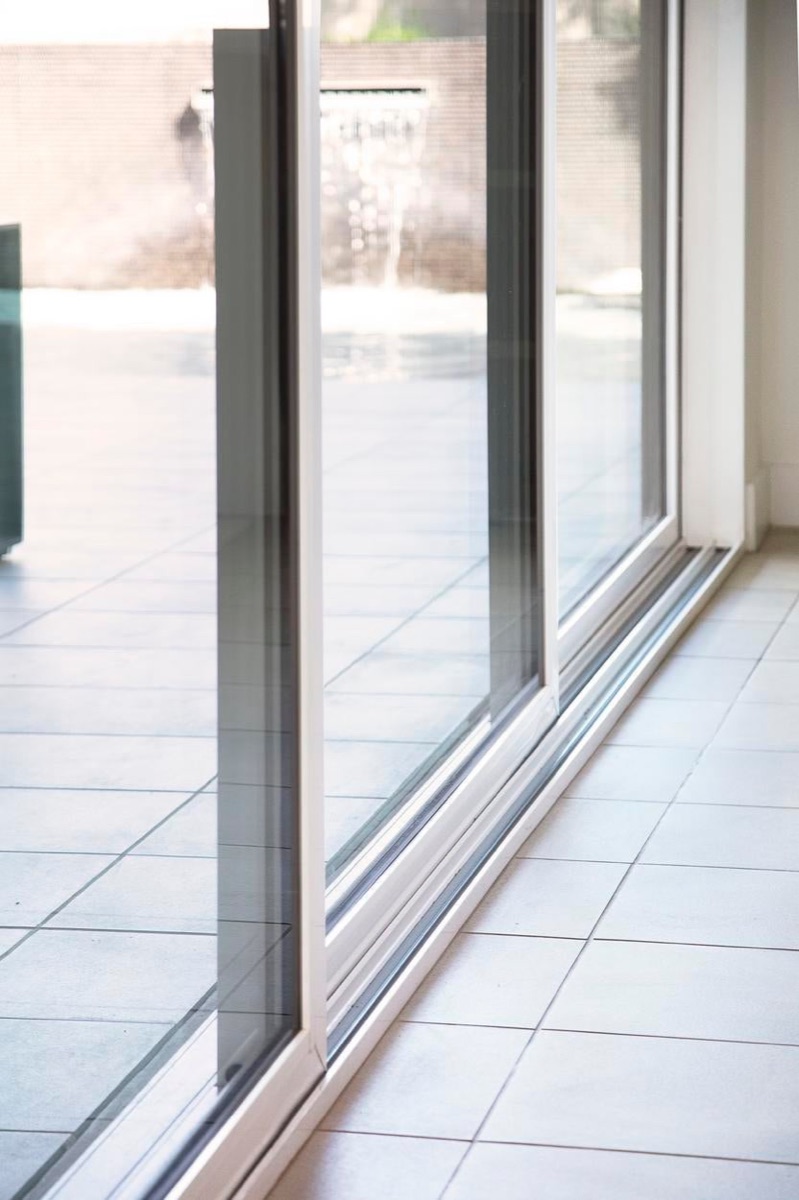 VX350 energy-efficient glass detail